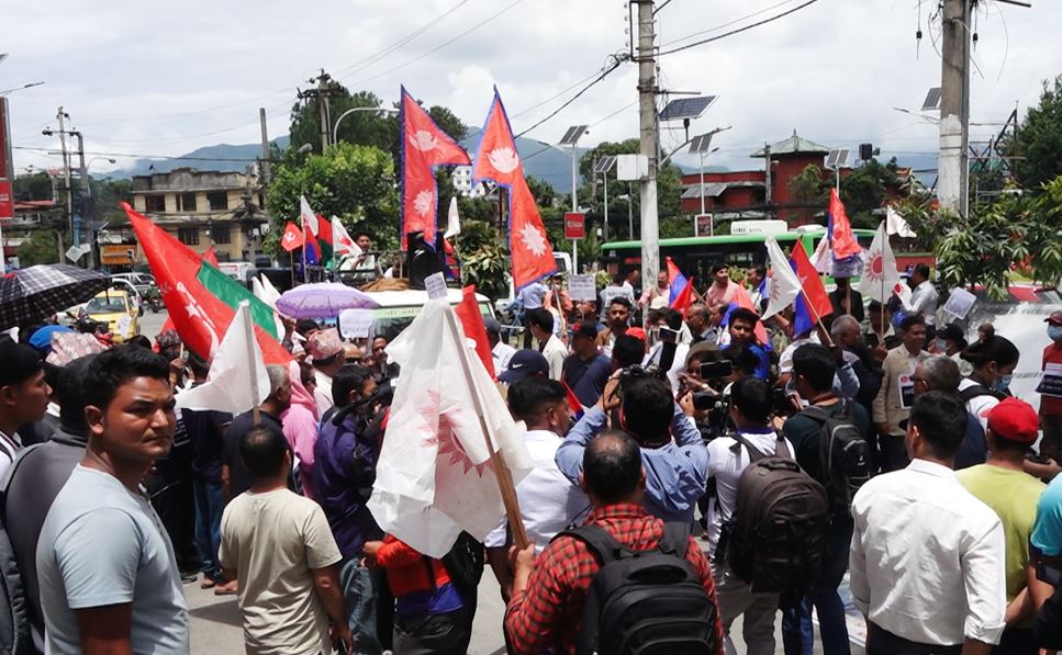 लम्पी स्किनलाई महामारी घोषणा गर्न एमालेको माग, माइतीघरमा प्रर्दशन 